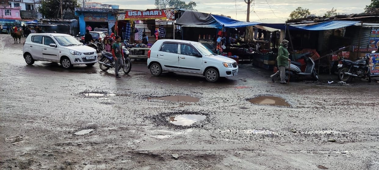 The coal tar laid on the road was uprooted
