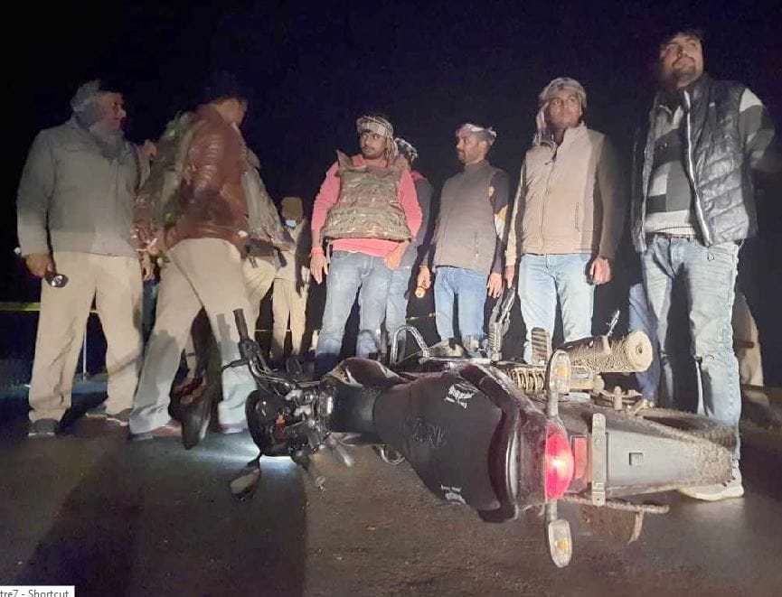 Rewarded criminal of RS 25 thousand arrested in encounter in bhadohi who was mastermind of cashew loaded truck robbery in varanasi