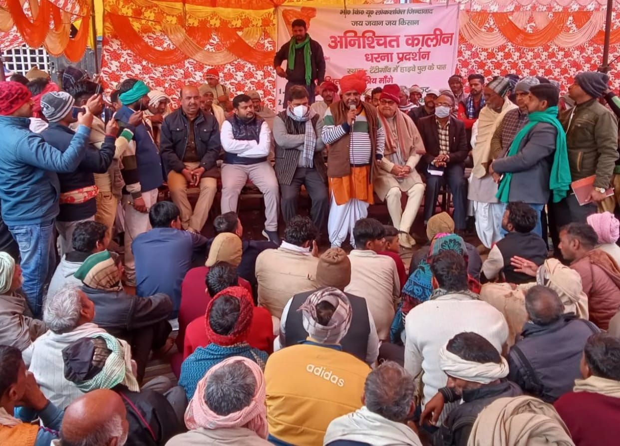 Mathura: On the assurance of the officials of Yamuna Development Authority, the strike postponed