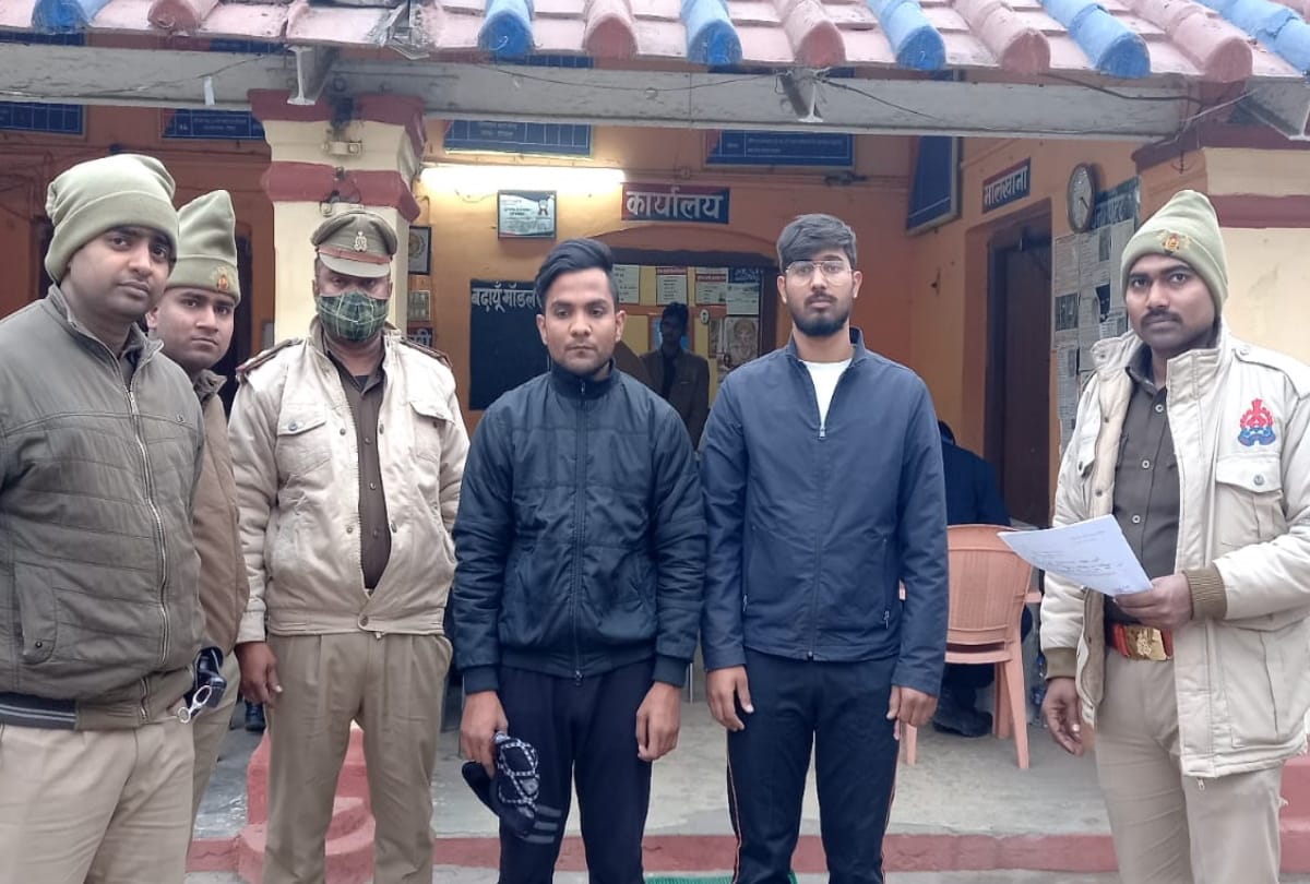 two arrested with Robbed mobile phone in three hours at Gorakhpur