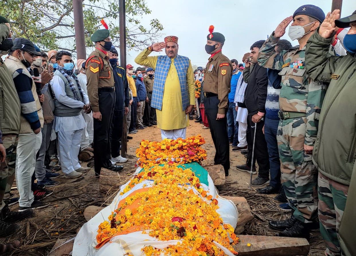 Funeral of martyr Subedar Major Shamsher Singh Chauhan with state honors in Ratanthal village