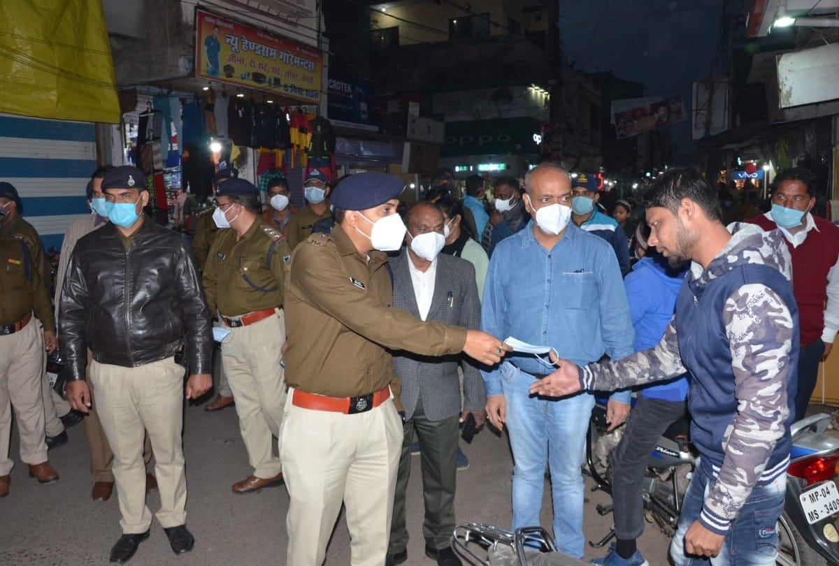 Wearing mask is necessary in lucknow and nearby districts.