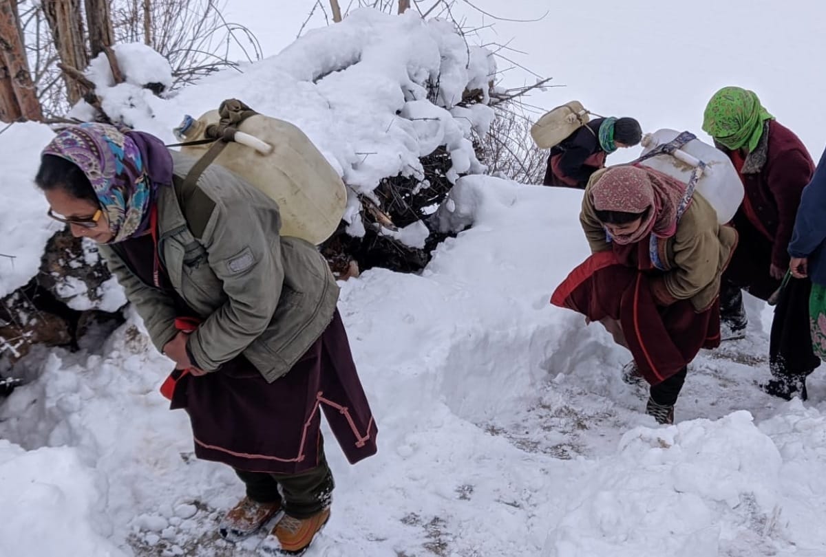 Himachal News: snowfall in Lahaul spiti No water supply in village