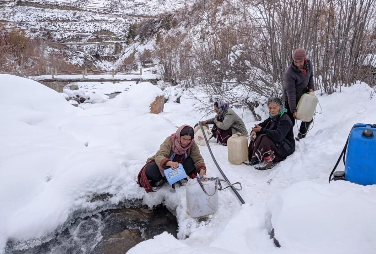 Himachal News: snowfall in Lahaul spiti No water supply in village