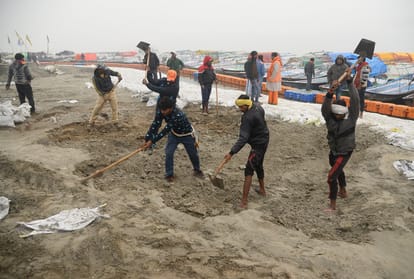 Prayagraj Magh Mela: Water on preparations of rain, some swamps and some roads sunken