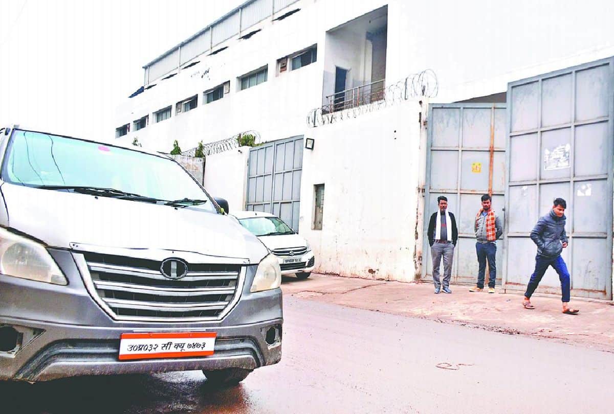 undeclared income of 29 crore surrendered in income tax raid in agra