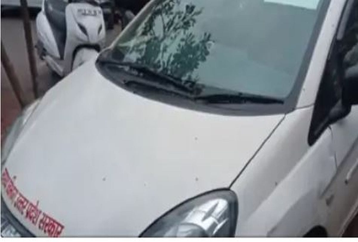 Fake number car running in health department duty in agra