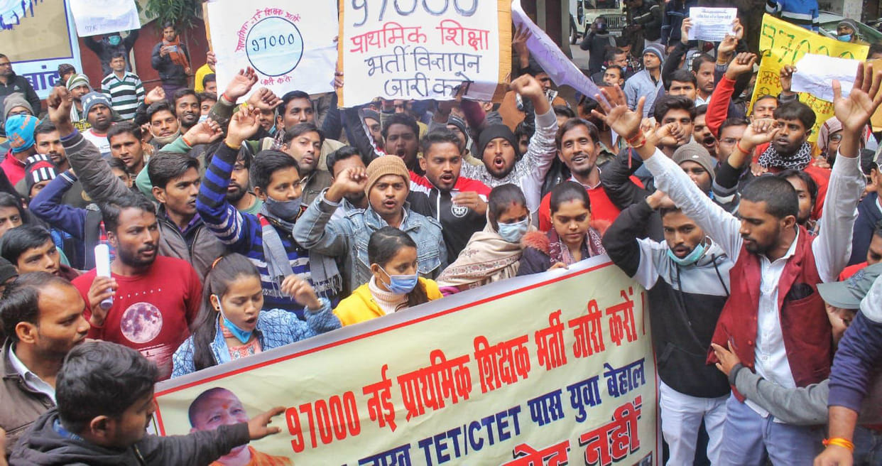 Unemployed took to the streets for jobs