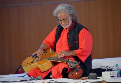 Raag Rang Mahotsav in varanasi pandit Vishwa Mohan bhatt Veena presentation Malini awasthi performance