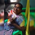 तोहफे में मोबाइल पाने के बाद मां का अनमोल रिएक्शन।