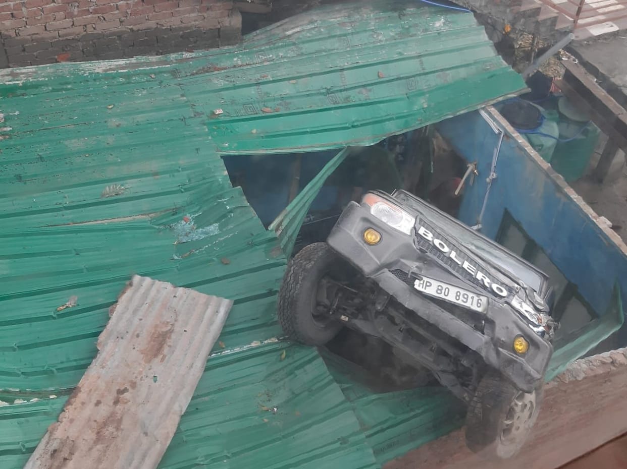 Vehicle enters the tin shed after hit from truck near Sanvara