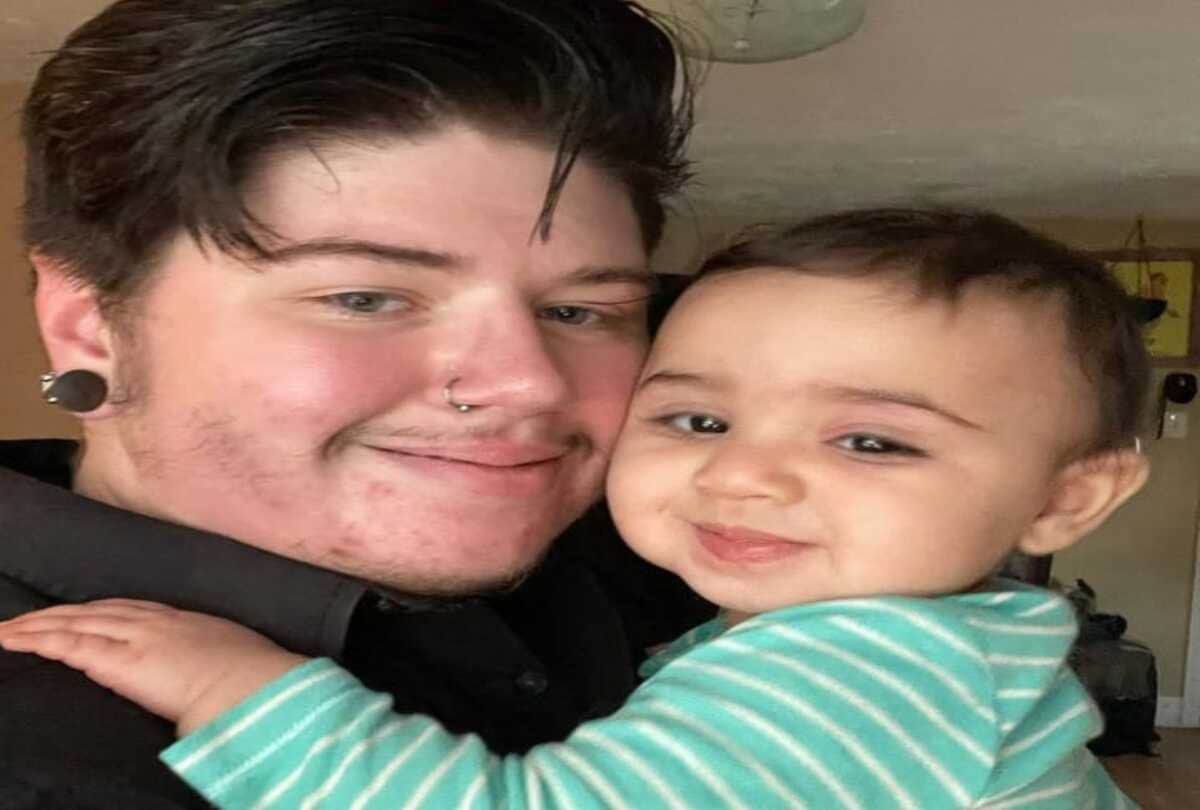 28 year old man gives birth a baby after during gender change treatment