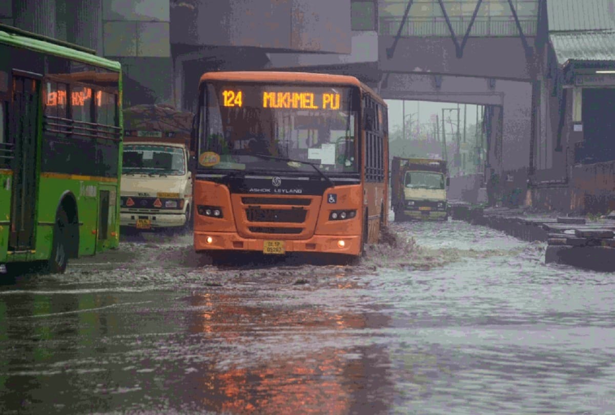first rain of year 2022 broke the record of 22 years temperature dropped cold increased