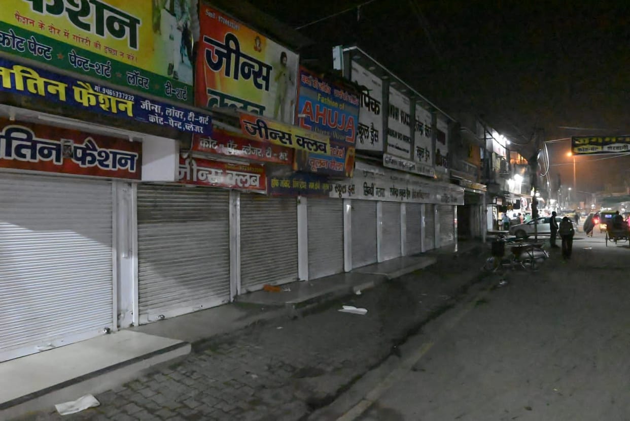 20 to 85 percent of the shops closed on the first day at 7 pm