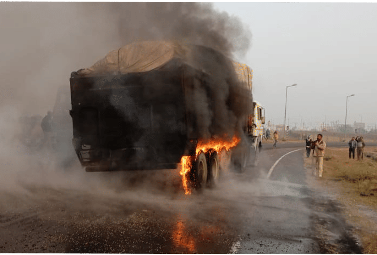 Burning Truck: Fire broke out in a trolley going from Betul to Amravati