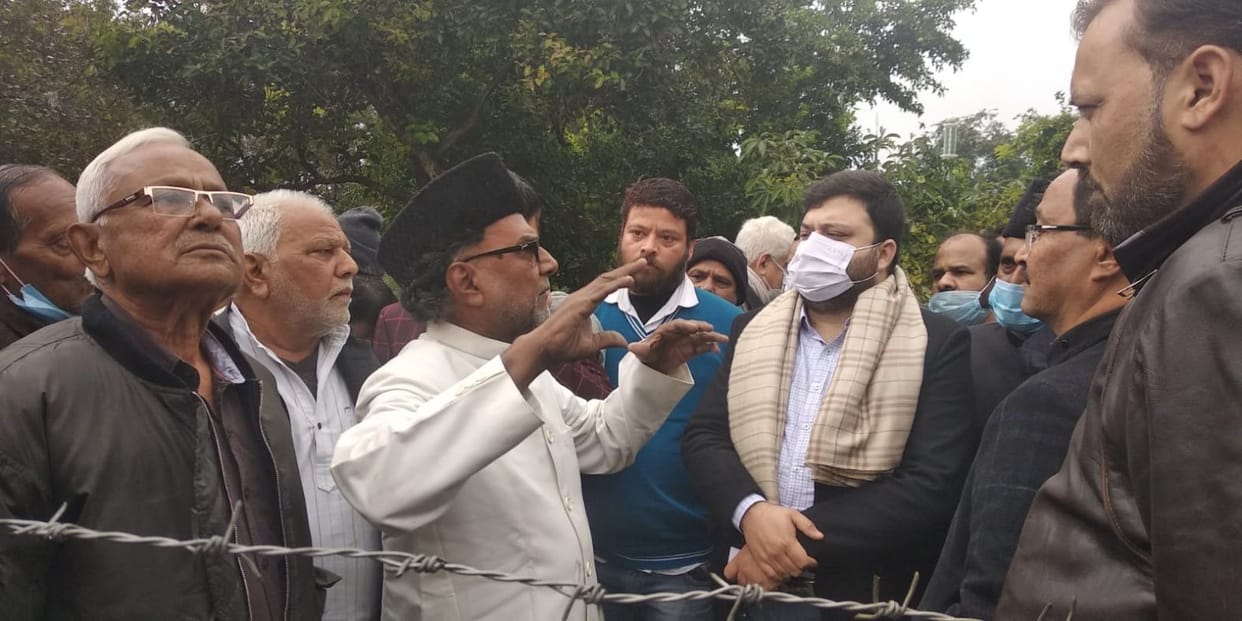 Clashes between two factions in front of the chairman in Karbala