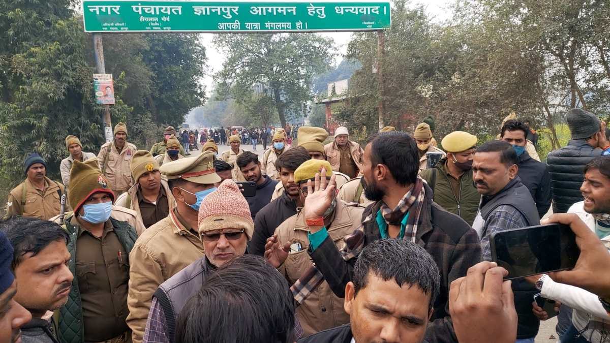 Two sides face to face in land dispute jam on highway in bhadohi
