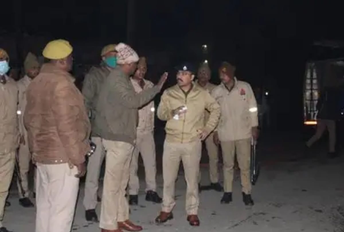Two workers surrounded by fire in factory jumped from roof one serious in gorakhpur