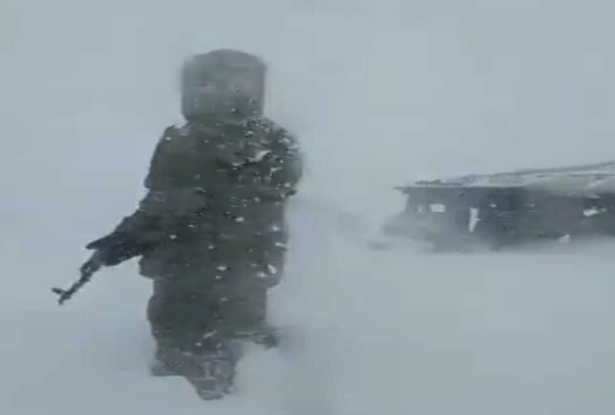 Indian army viral video soldier guarding borders in  mountain video goes viral on social media