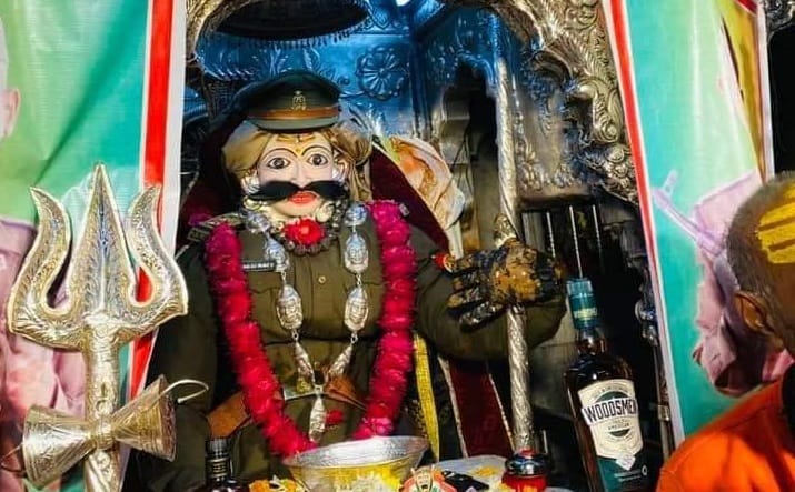 Kotwal of Kashi Baba Kaal bhairav wore uniform of up police pleaded for End of Omicron corona third wave , see photos