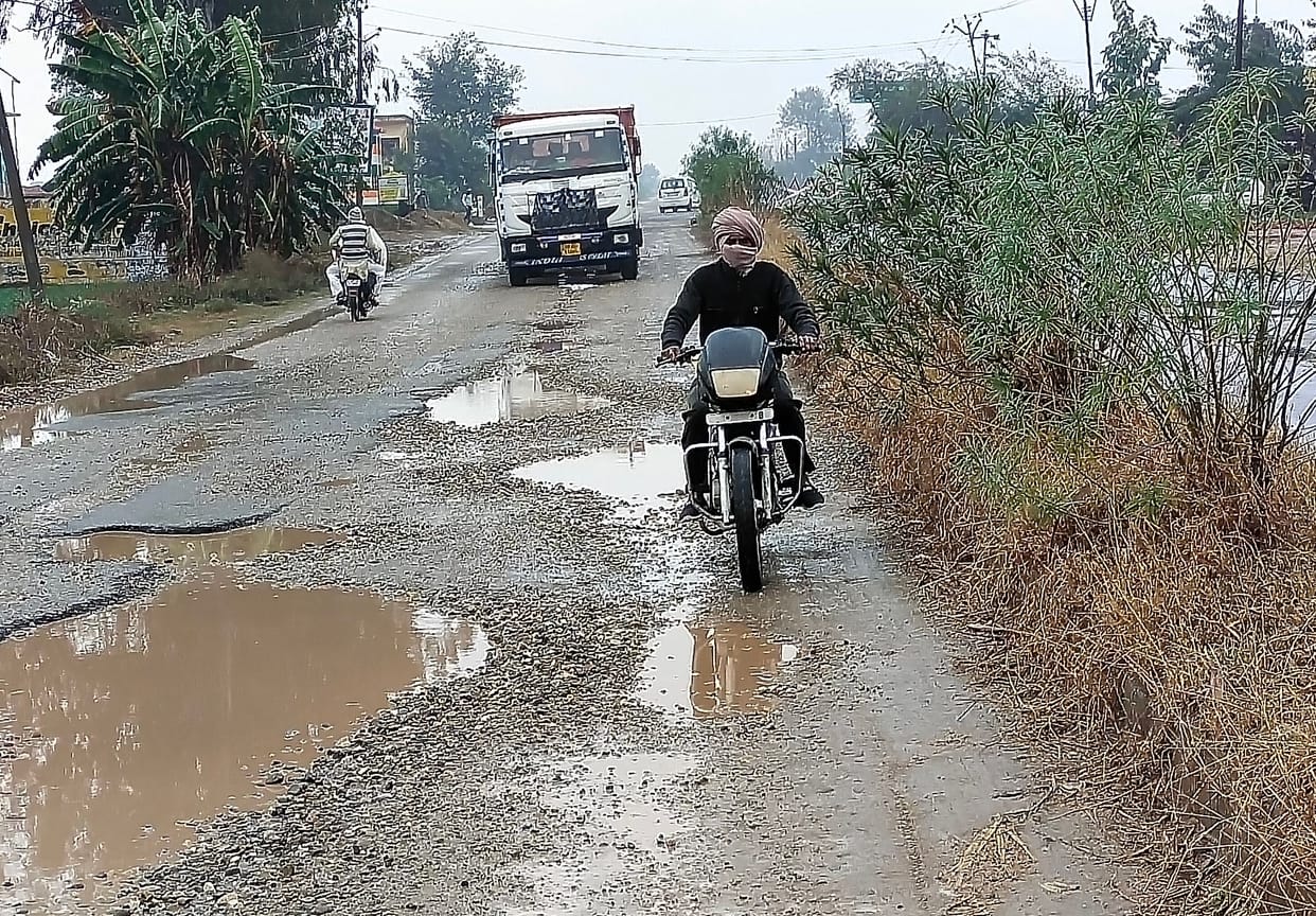 Waterlogging due to 11 hours of rain, life disturbed