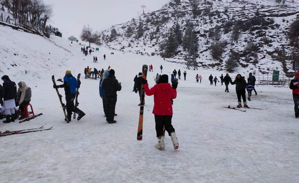 GMVN started skiing course in Auli