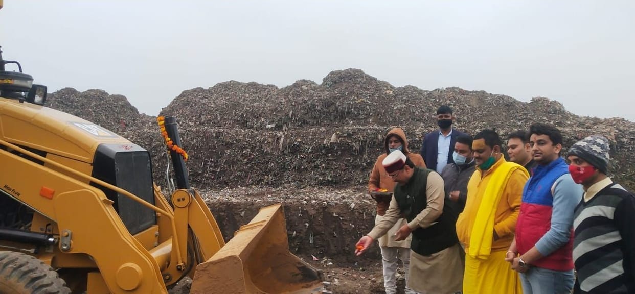 Hathras: Garbage deposited on Jalesar Road will be disposed of