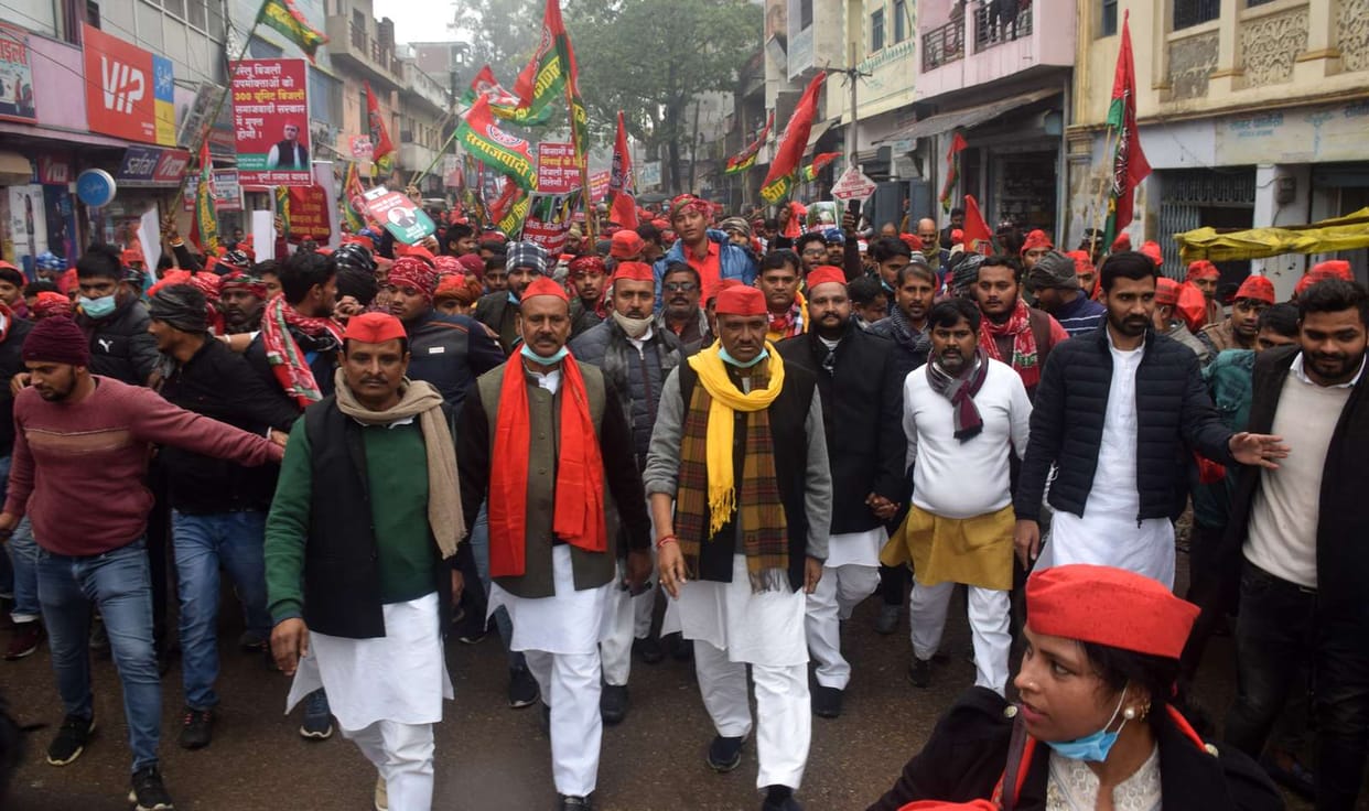 SP took out Janakrosh Yatra with Dhol and Tasa