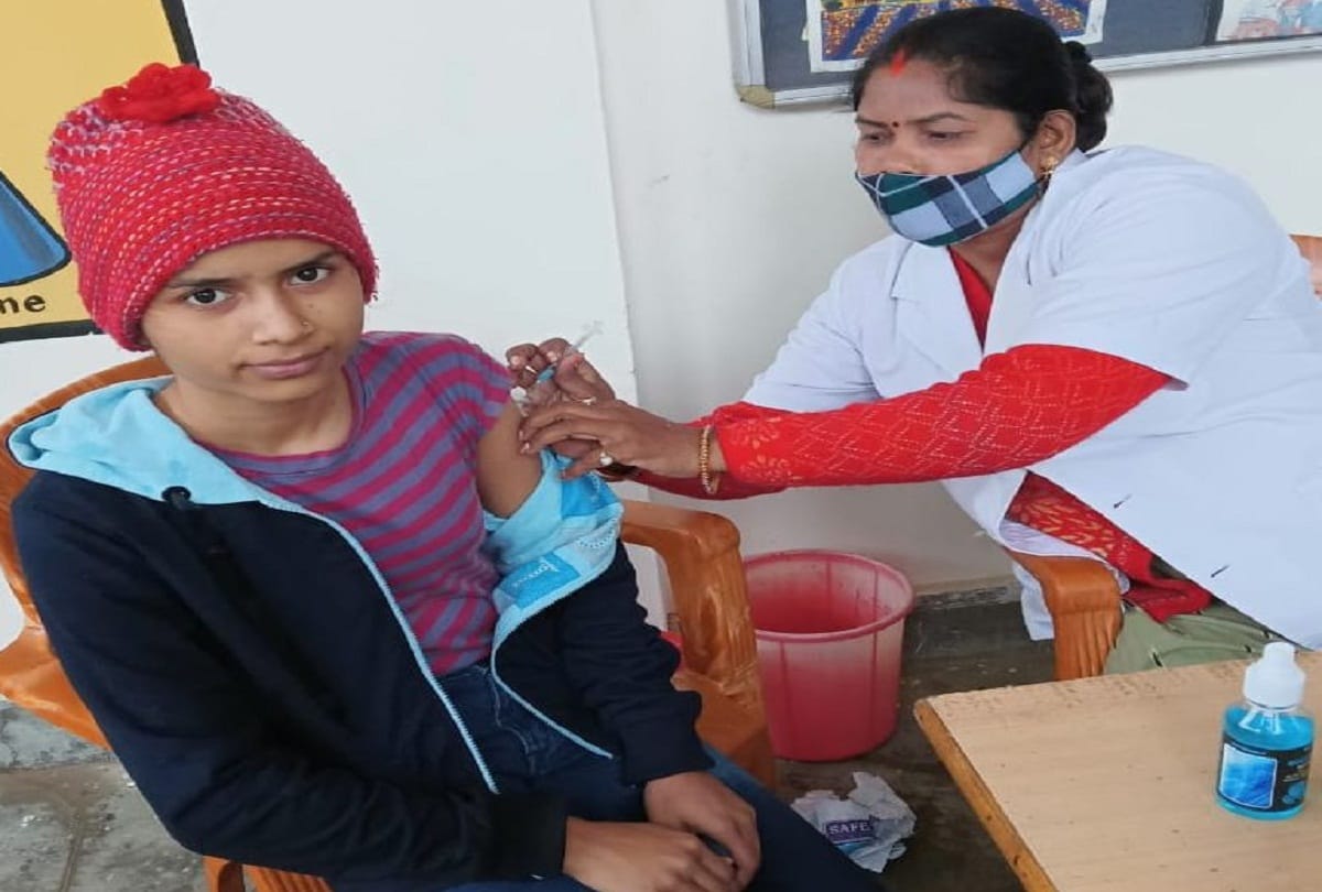 Prayagraj: Kovid vaccine to students in Tagore Public School