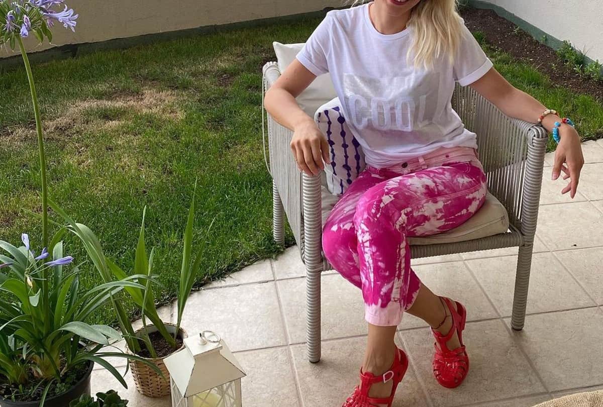 Old Jeans New Look Ideas How To Style Faded And Ripped jeans hacks