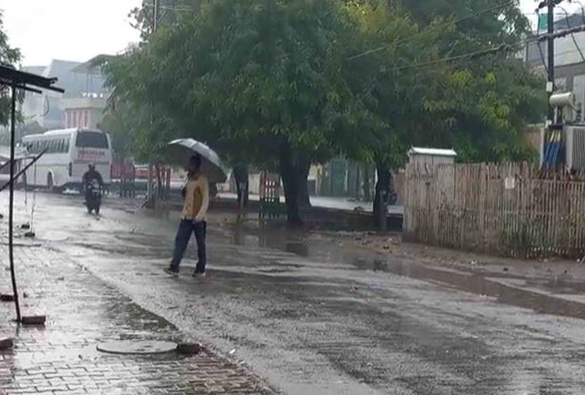 weather update farmer dies due to lightning and damage to crops due to rain and hail in mathura