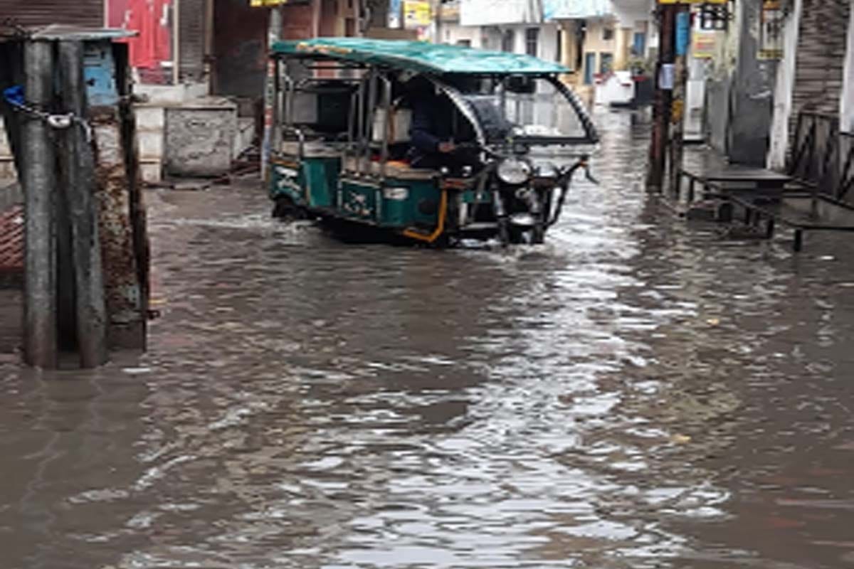 Weather News: heavy rain affected life in Western UP, cold waves increased