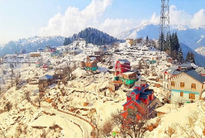 Pictures of rain and snowfall in Jammu and Kashmir: Traffic halted on Jammu-Srinagar highway, snowfall in Vaishno Devi, blanket of snow covered entire Kashmir