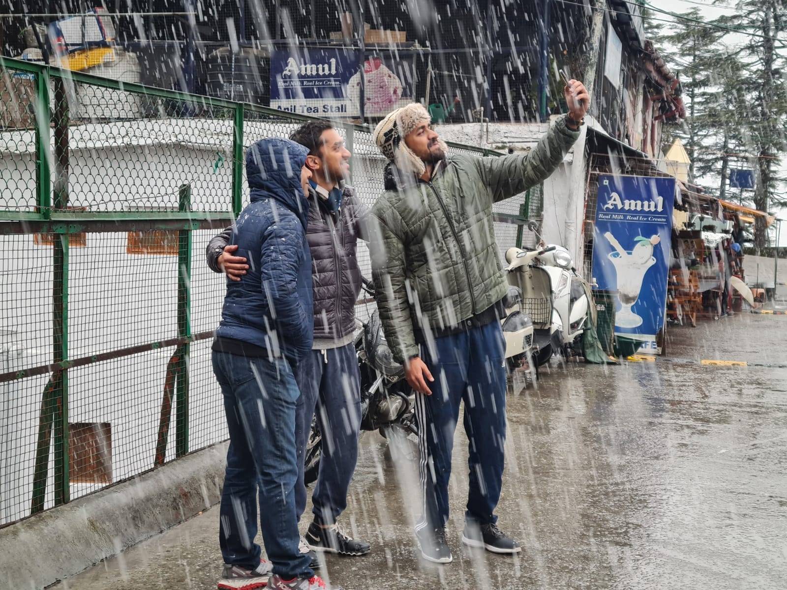 snowfall in mussoorie: snowfall in mussoorie, tourists reached mussoorie, see photos