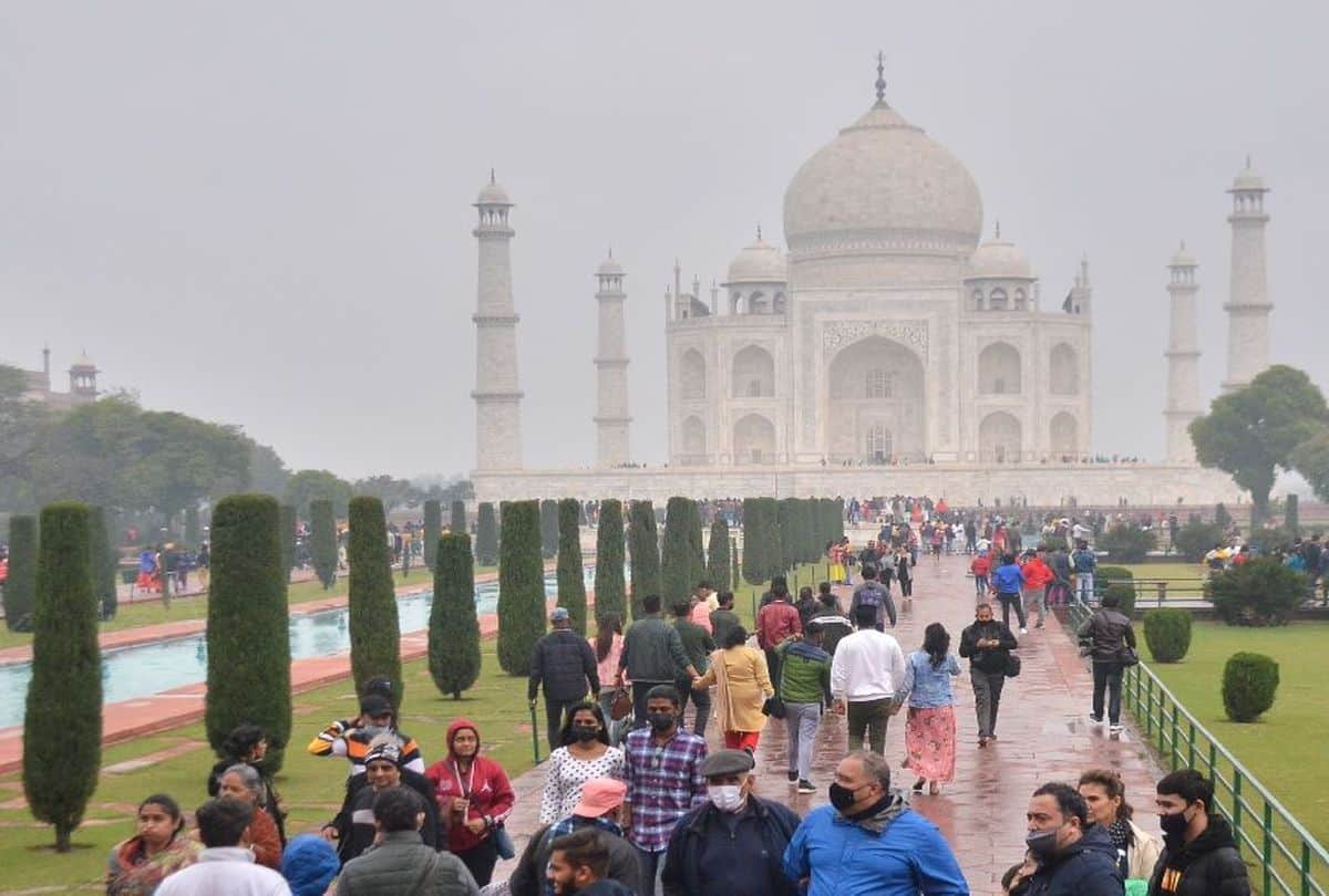 Taj Mahal Tourist Reduce Due To Corona Virus Infection In Agra
