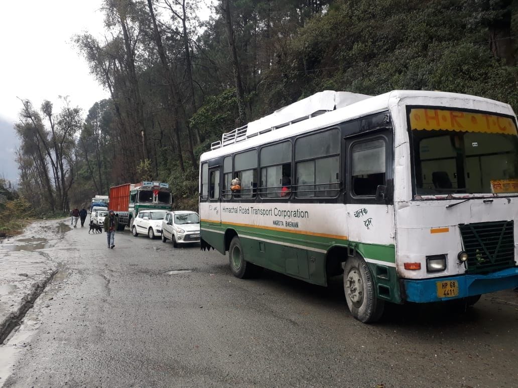 mountain sliiding in Maihala, hundreds of vehicles stuck on NH