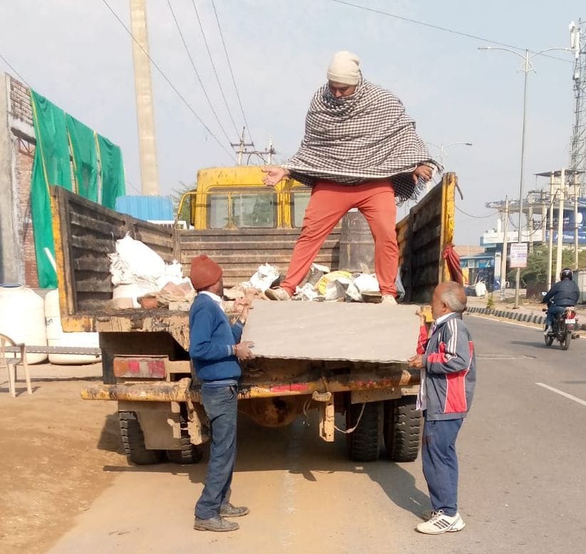 Encroachment removed from National Highway, goods confiscated