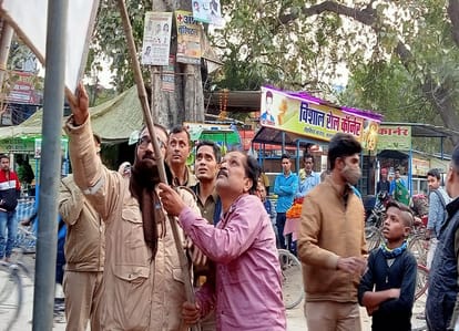 Up election 2022 Model Code of Conduct varanasi  Hoardings and posters removed campaigns ran in Banaras