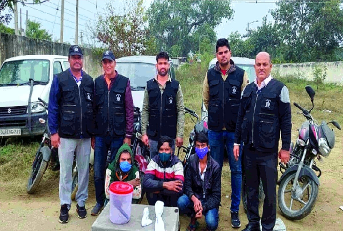 Vehicle theft gang busted three arrested used to break the lock with a sharp iron rod