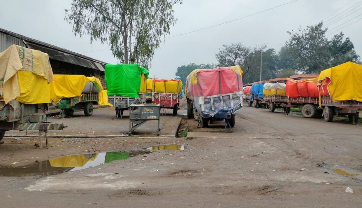Farmers' paddy getting wet at purchasing centers