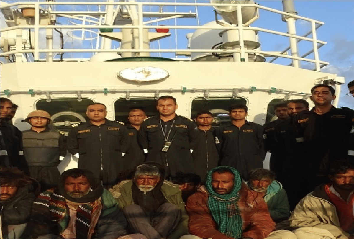 Indian Coast Guard ship Ankit apprehended Pakistani Boat 'Yaseen' with 10 crew in Arabian sea