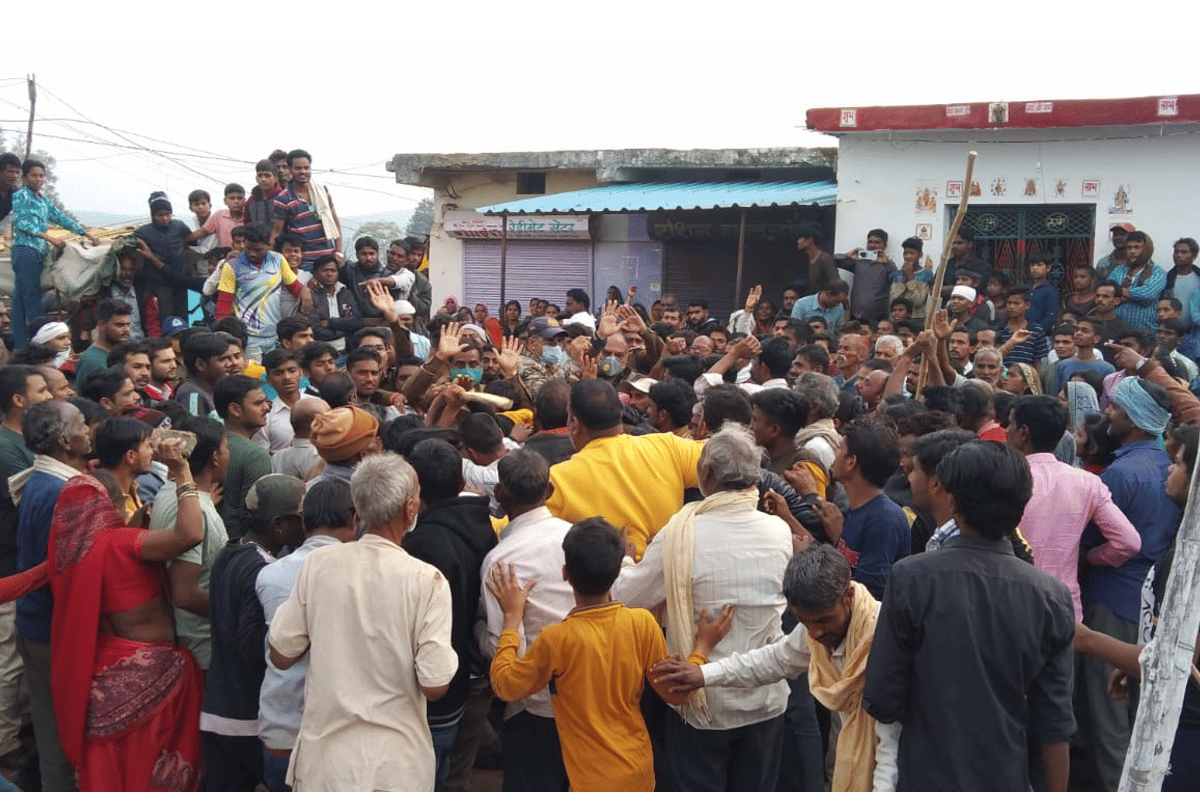 Katni: Bloody dead body of youth missing for 3 days found in Shahdar forest, relatives did a ruckus