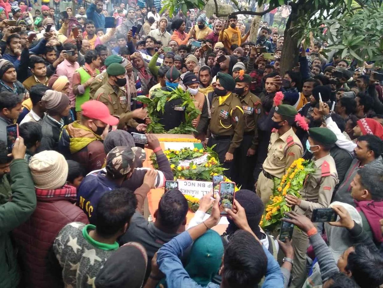 The body of an army soldier was brought to the village