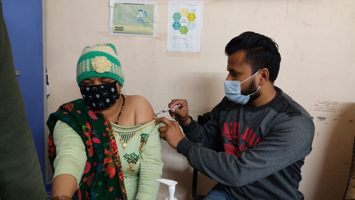 Health workers who took second dose 9 months ago will get third dose of corona from today