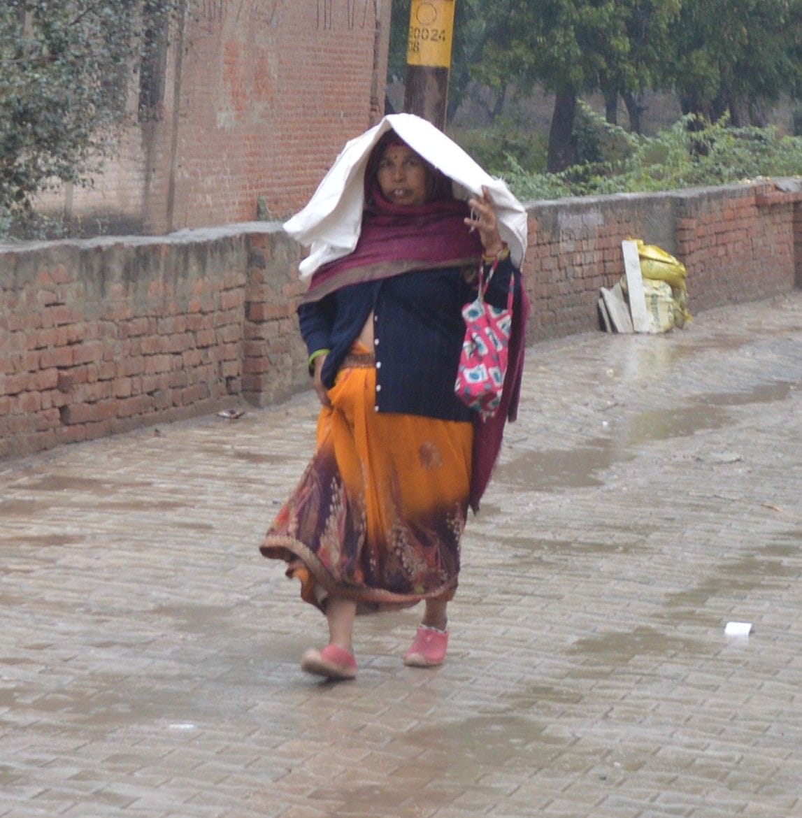 Hathras: Normal routine affected by drizzle