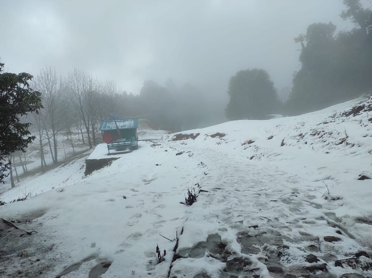 Two feet of snow frozen in Kedarnath, Tungnath, Chopta