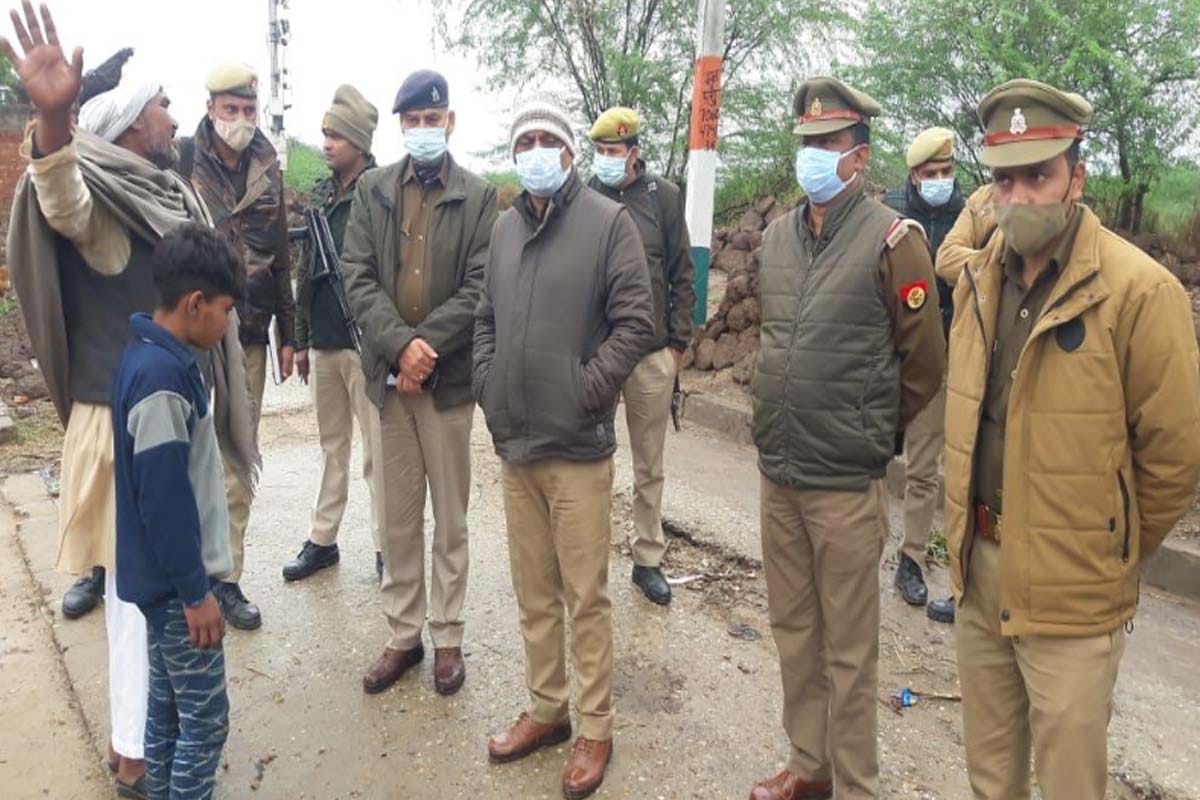 Baghpat half nude dead body of a teenager found on the roof of a jholachaap doctor in Baghpat