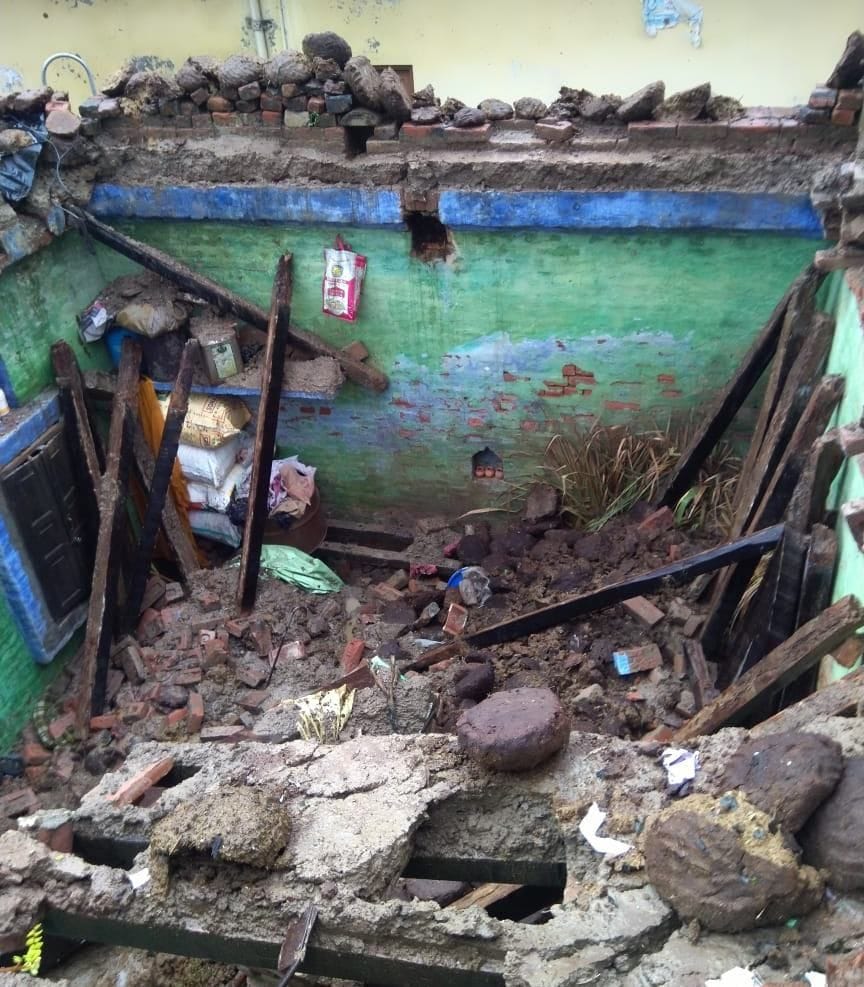 The roof of the house collapsed, four people were buried under the rubble