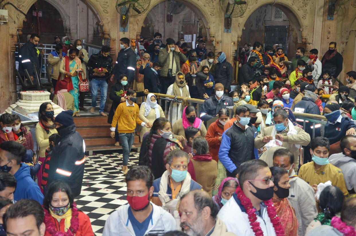 Mathura: Devotees arrived to have darshan through online registration