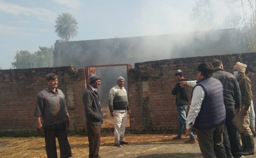 A fire broke out in a straw warehouse near the population